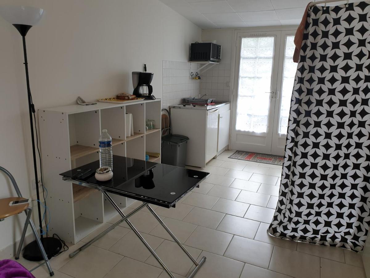 Isa Aparthotel Issoudun Exteriör bild